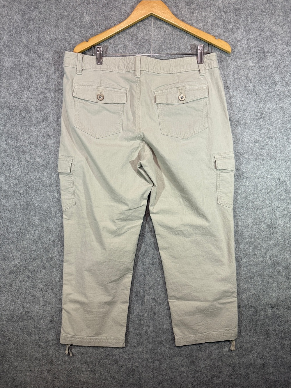 Eddie Bauer Capri Cargo Pants - Womens 12 - Beige Outdoor Hiking Walking - Picture 6 of 11